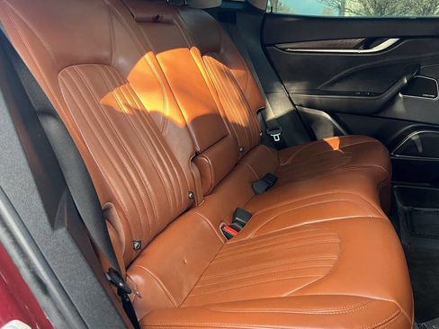 Used 2017 Maserati Levante w/ Luxury Package AWD/4WD image 9