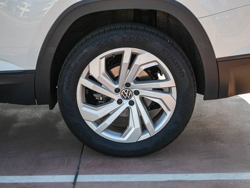 Used 2023 Volkswagen Atlas SE AWD/4WD image 12