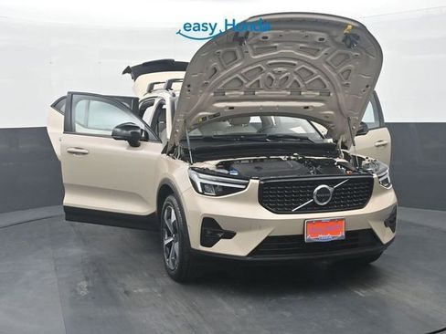 Used 2026 Volvo XC40 B4 Plus image 36