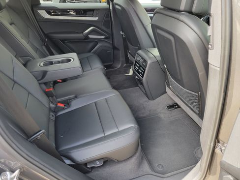 Used 2026 Porsche Cayenne AWD/4WD image 30