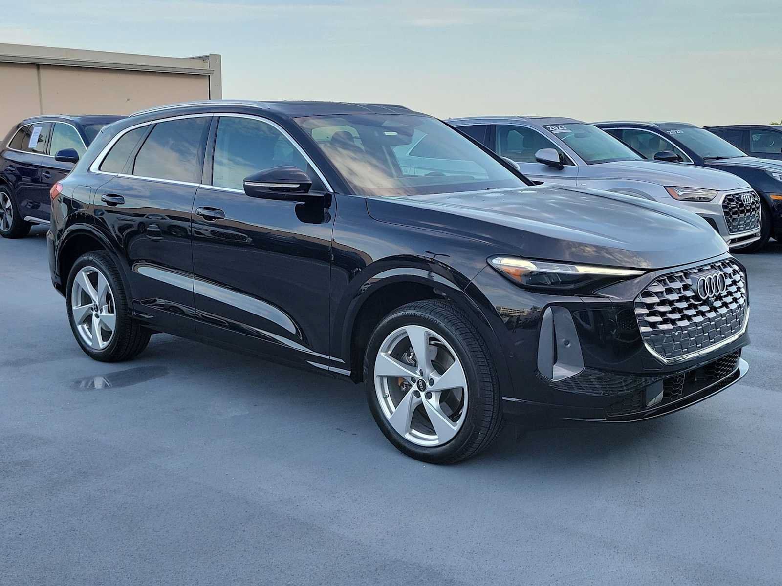 Certified 2025 Audi Q5 Premium Plus w/ Premium Plus AWD/4WD image 8