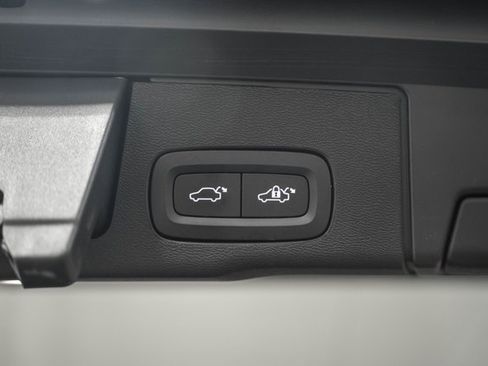 Used 2022 Volvo XC60 B5 Inscription w/ Climate Package image 9