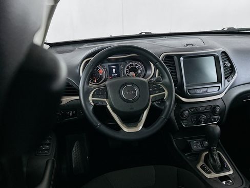 Used 2017 Jeep Cherokee Latitude w/ Comfort/Convenience Group image 18