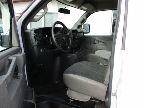 Used 2023 GMC Savana 2500 w/ Driver Convenience Package image 9