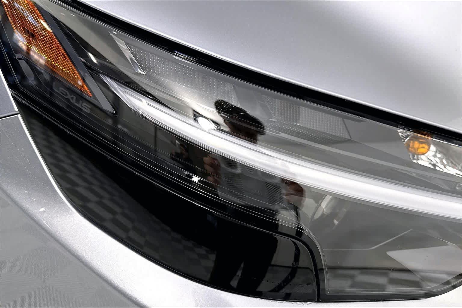 Used 2026 Lexus RX 350 Premium Plus w/ Accessory Package (2T) FWD image 17