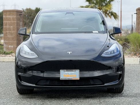 Used 2025 Tesla Model Y Long Range image 5