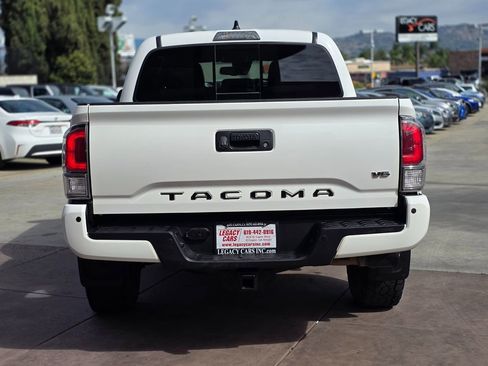 Used 2022 Toyota Tacoma TRD Off-Road w/ Technology Package image 12