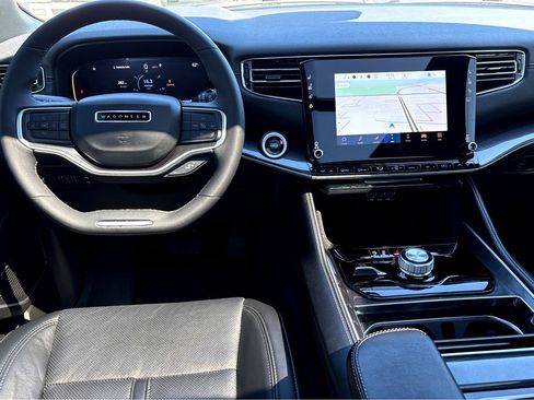 Used 2024 Jeep Wagoneer w/ Premium Group I image 4