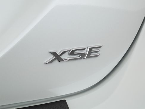 Used 2020 Toyota Camry XSE FWD image 58