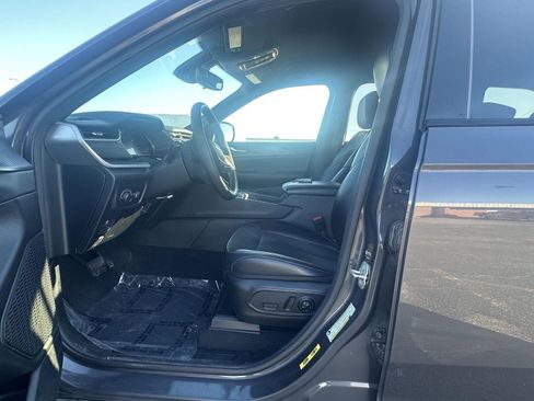 Used 2024 Jeep Grand Cherokee Altitude image 14