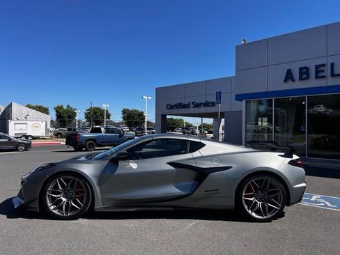 Used 2024 Chevrolet Corvette Z06 w/ Z07 Performance Package RWD image 11