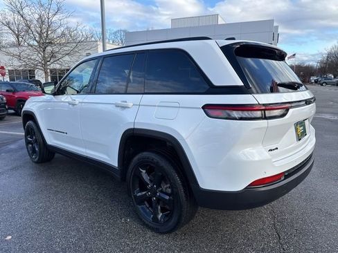 Certified 2024 Jeep Grand Cherokee Altitude image 21