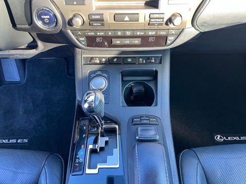 Used 2015 Lexus ES 300h image 29