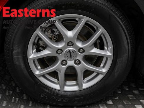 Used 2023 Chrysler Pacifica Touring-L image 32