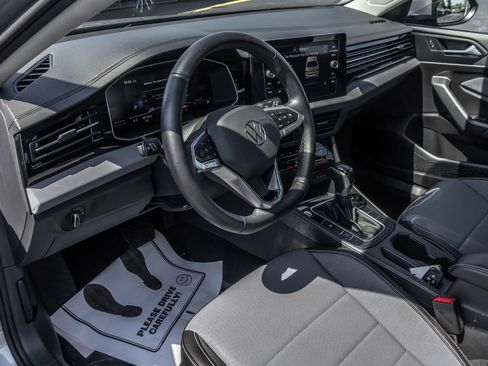 Certified 2025 Volkswagen Jetta SE FWD image 14