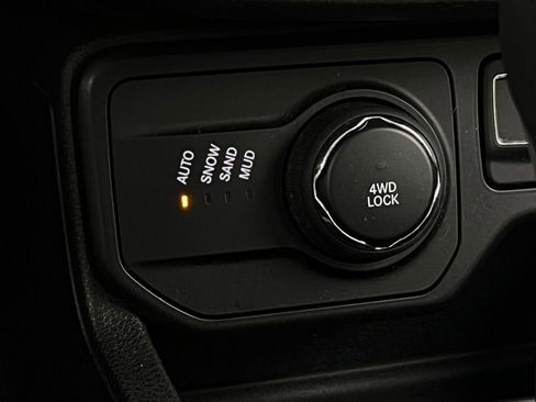 Used 2018 Jeep Renegade Latitude w/ Cold Weather Group image 23