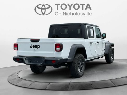 Used 2025 Jeep Gladiator Sport AWD/4WD image 6