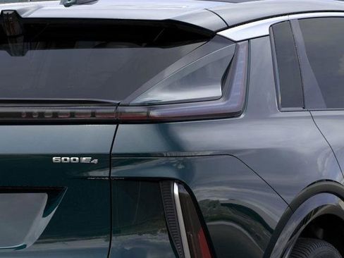 New 2026 Cadillac Lyriq Premium Luxury AWD/4WD image 11