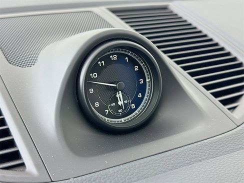 Certified 2025 Porsche Macan image 17