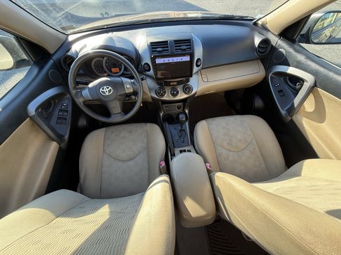 Used 2011 Toyota RAV4 FWD 4dr 4-cyl 4-Spd AT (Natl) w/ Base L4 Extra Value Pkg image 2
