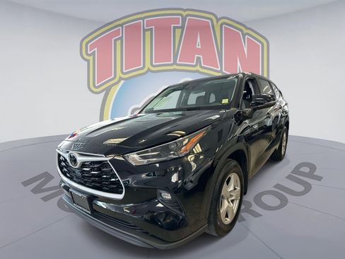 Certified 2024 Toyota Highlander LE AWD/4WD image 4