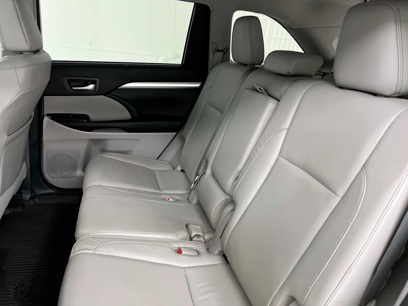 Used 2017 Toyota Highlander XLE AWD/4WD image 31