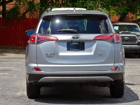 Used 2017 Toyota RAV4 XLE AWD/4WD image 14