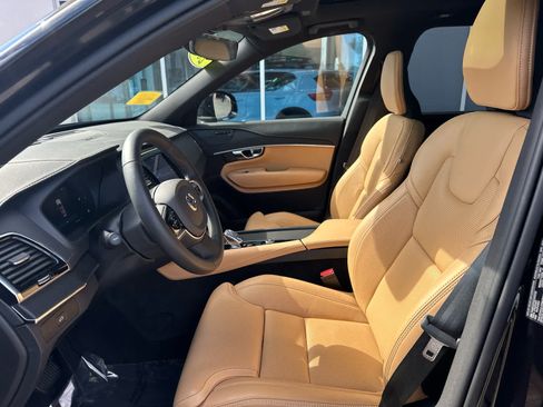 Used 2025 Volvo XC90 B5 Ultra w/ Protection Package AWD/4WD image 11