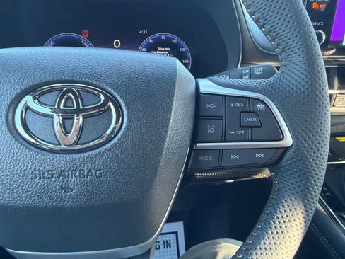 Used 2026 Toyota Sienna XLE Woodland Edition AWD/4WD image 25