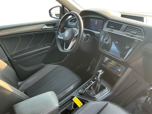 Used 2023 Volkswagen Tiguan SE AWD/4WD image 16