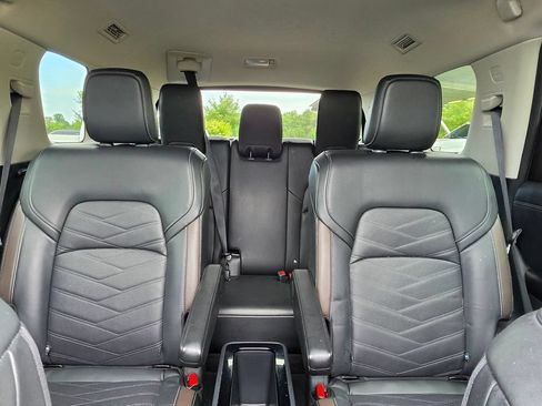 Used 2024 Nissan Pathfinder Platinum FWD image 32