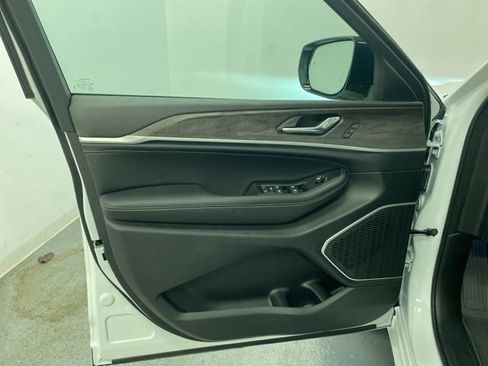 New 2026 Jeep Grand Cherokee L Limited AWD/4WD image 20