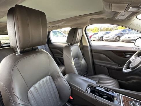 Used 2018 Jaguar F-PACE Portfolio image 38