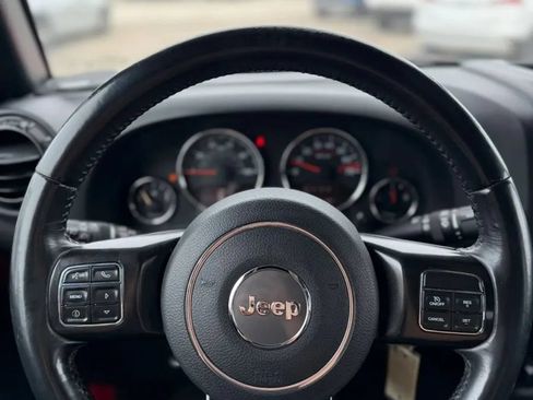 Used 2018 Jeep Wrangler Unlimited Rubicon AWD/4WD image 16