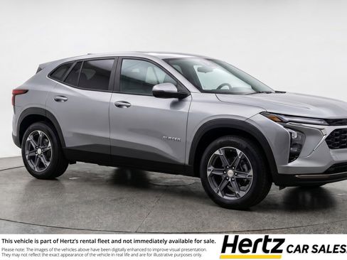 Used 2025 Chevrolet Blazer LT FWD image 1
