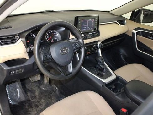 Used 2020 Toyota RAV4 LE image 19