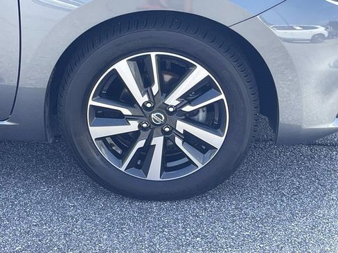 Used 2022 Nissan Versa SV FWD image 10