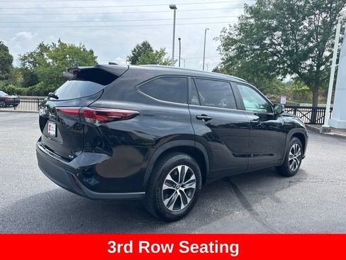 Used 2024 Toyota Highlander XLE FWD image 7