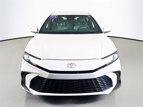 Used 2025 Toyota Camry SE image 2