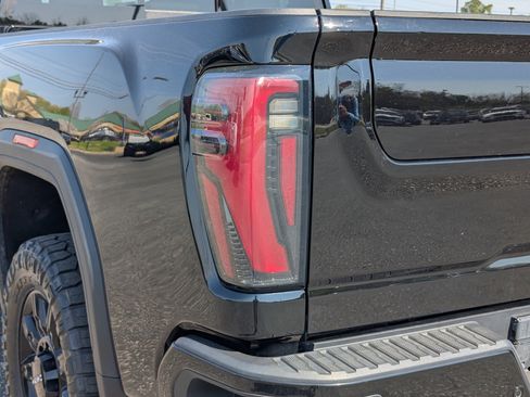 Used 2024 GMC Sierra 2500 AT4 w/ AT4 Premium Plus Package AWD/4WD image 12
