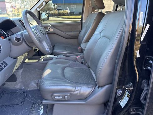 Used 2014 Nissan Frontier SL image 9