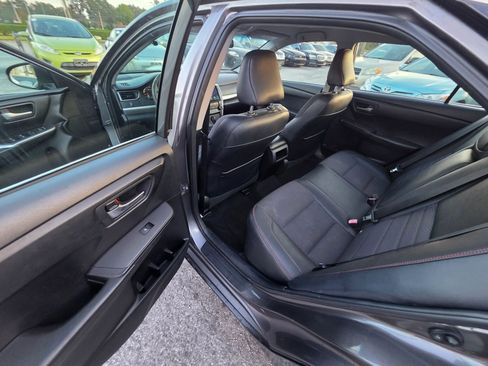 Used 2016 Toyota Camry SE image 13