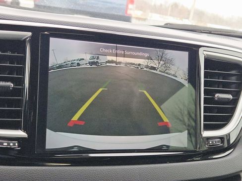 Used 2024 Chrysler Pacifica Touring-L image 30