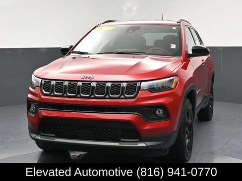 Used 2025 Jeep Compass Latitude w/ Altitude Special Edition AWD/4WD image 3
