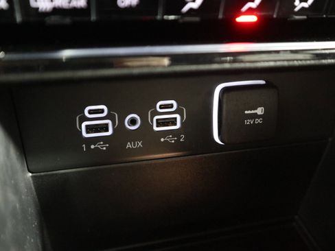 Used 2023 Jeep Grand Cherokee Limited w/ Black Appearance Package AWD/4WD image 32