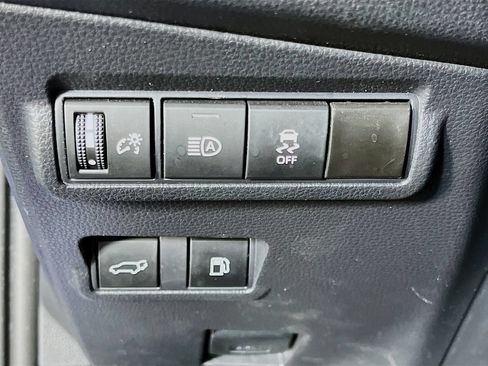 Used 2024 Toyota Corolla Cross AWD Hybrid w/ Convenience Package image 13