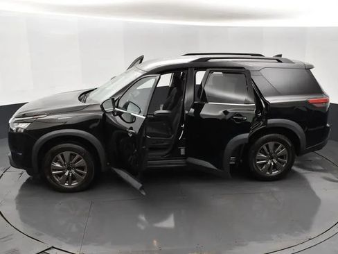 Used 2024 Nissan Pathfinder SV FWD image 7