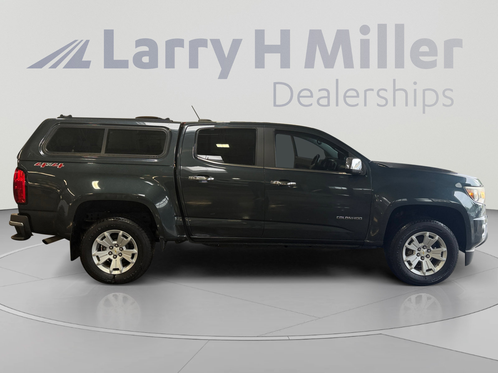 Used 2017 Chevrolet Colorado LT w/ Luxury Package, Chrome AWD/4WD image 5