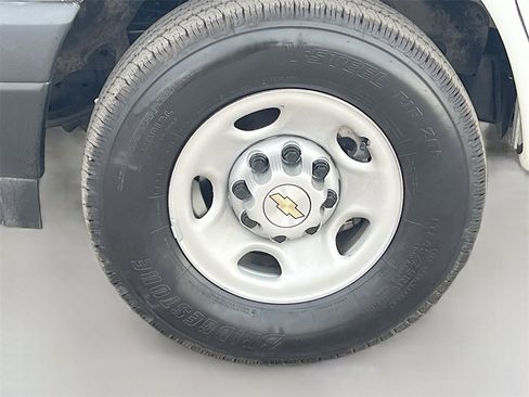 Used 2024 Chevrolet Express 2500 w/ Driver Convenience Package image 28