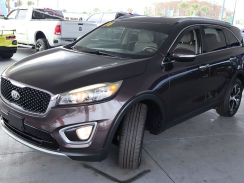 Used 2016 Kia Sorento EX image 9